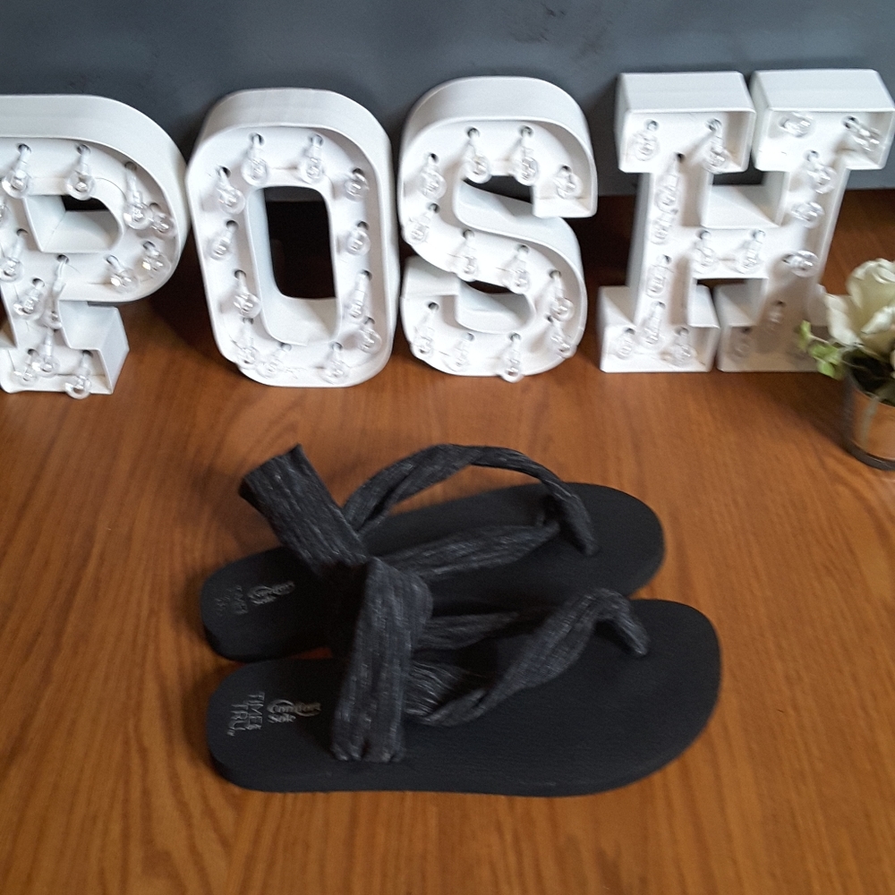 Time & Tru black grey sling thong sandal